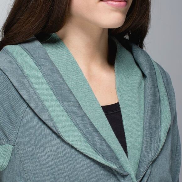 Lululemon To Class Jacket in Earl Grey/Deep Shore - Picture 2 of 14